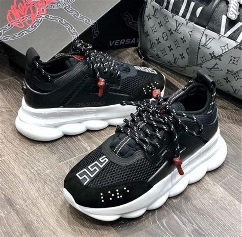 zapatillas negras versace|Versace Chain Reaction en negro .